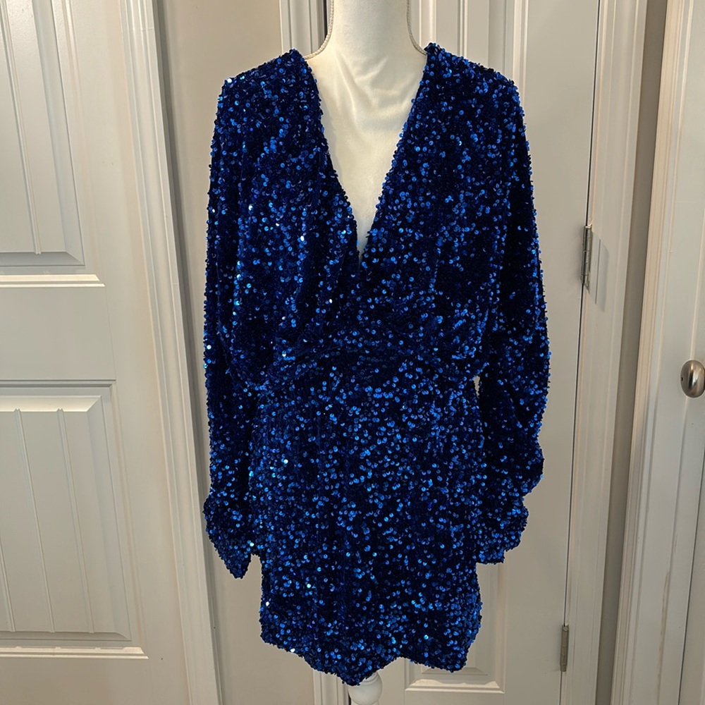 Beautiful blue sequined dress. - Picture 2 of 12